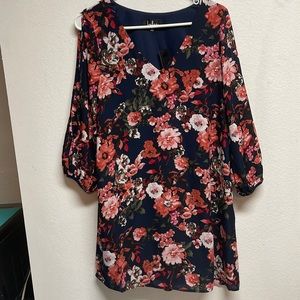 Floral shift mini dress, sleeve skit, lined V neck